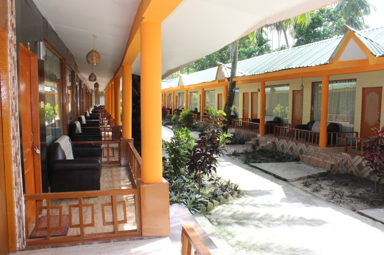 Room verandas opening onto the garden walkway